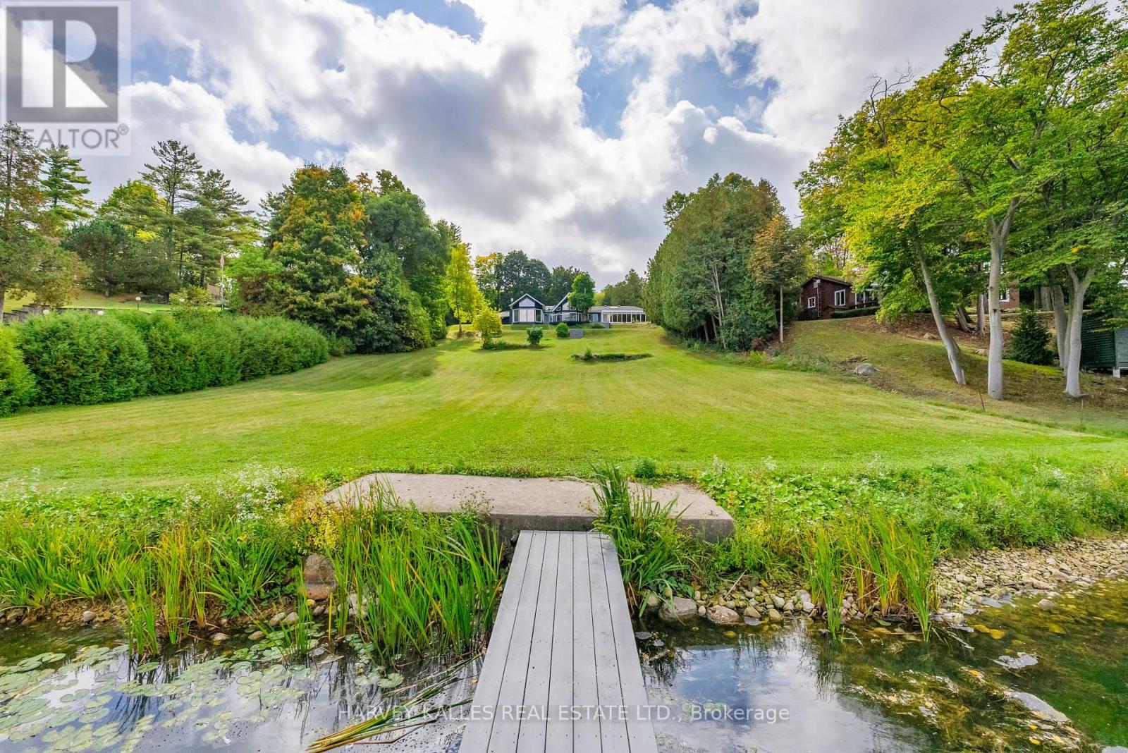 8 OAK DRIVE