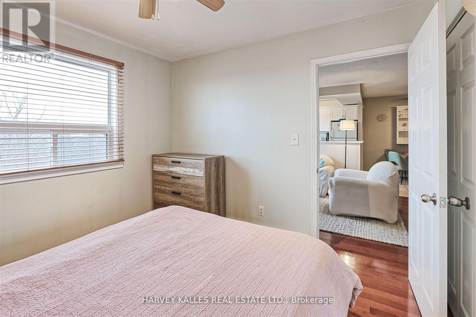 45 - 2373 KING STREET E