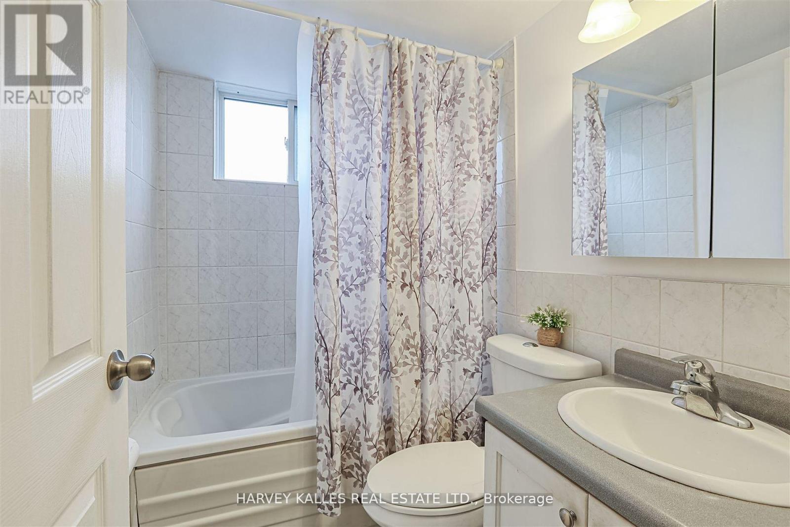 45 - 2373 KING STREET E