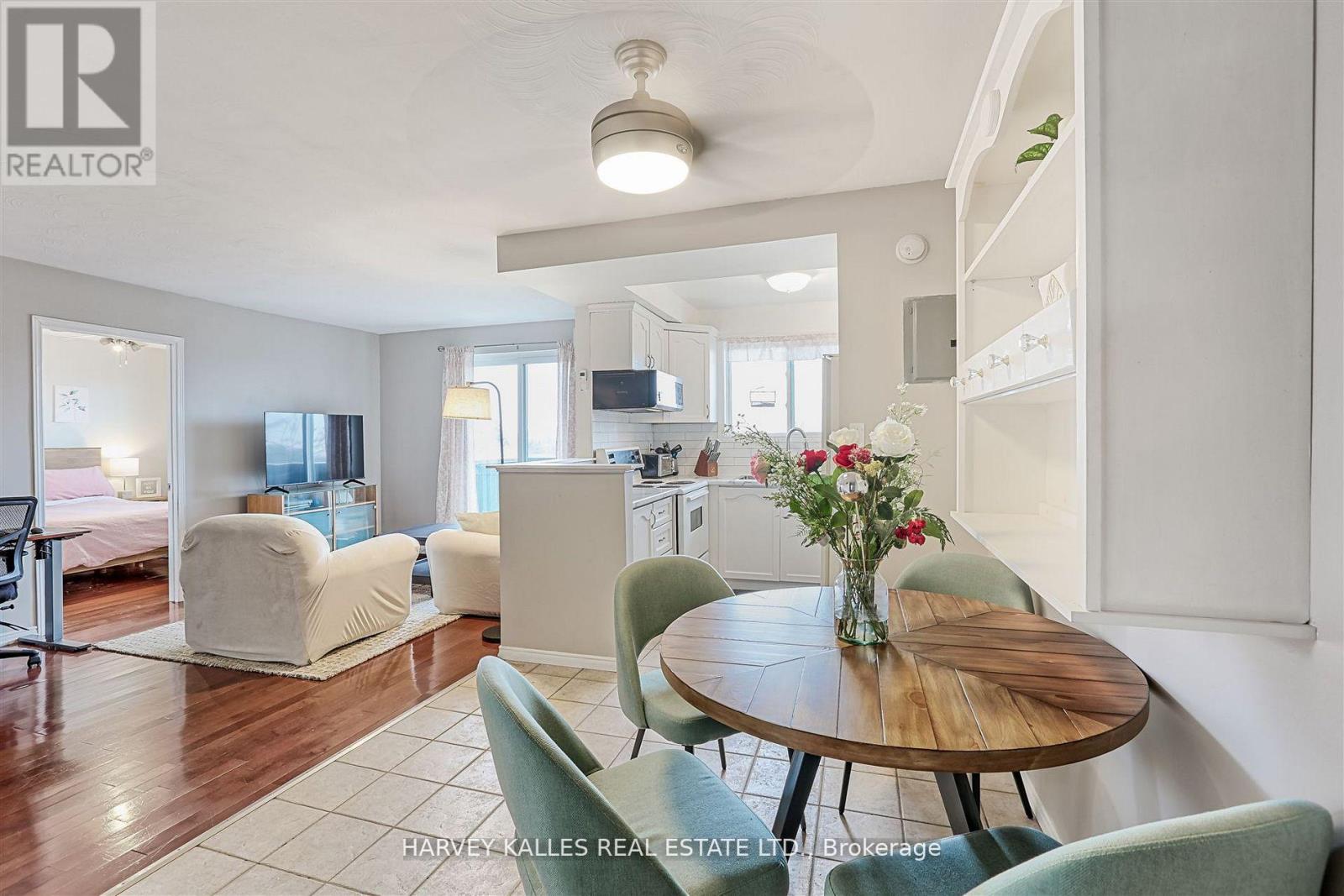 45 - 2373 KING STREET E