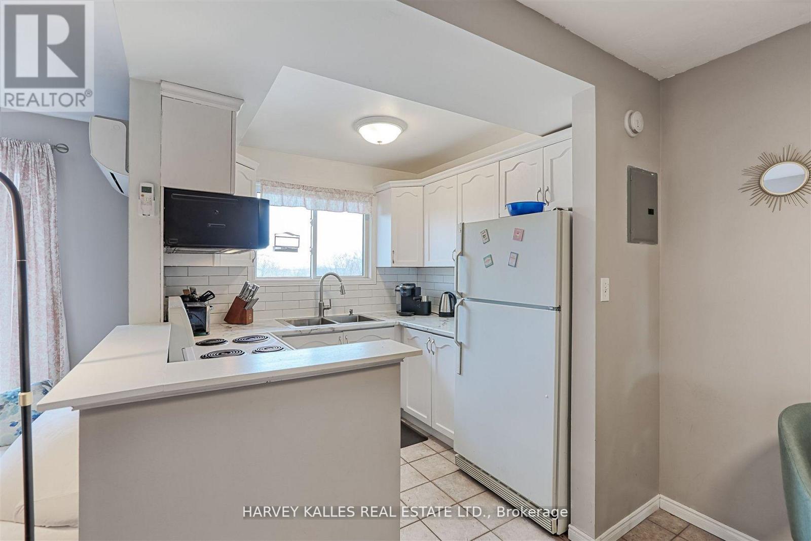 45 - 2373 KING STREET E