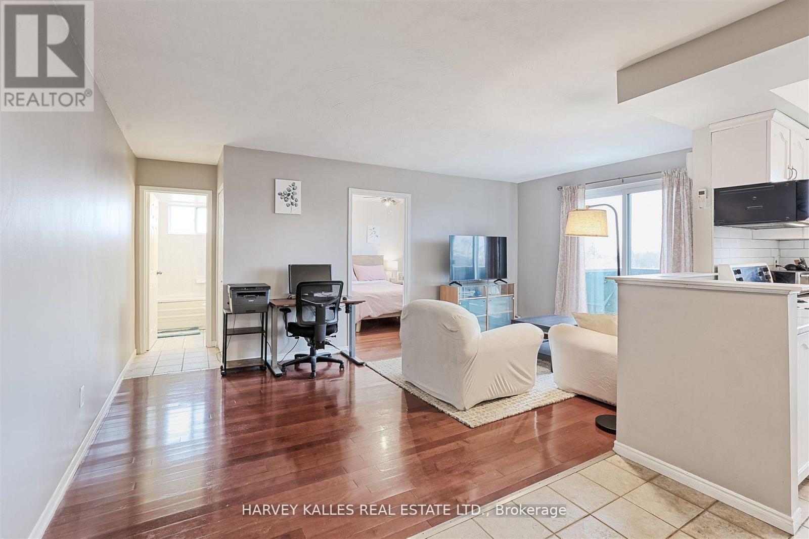 45 - 2373 KING STREET E