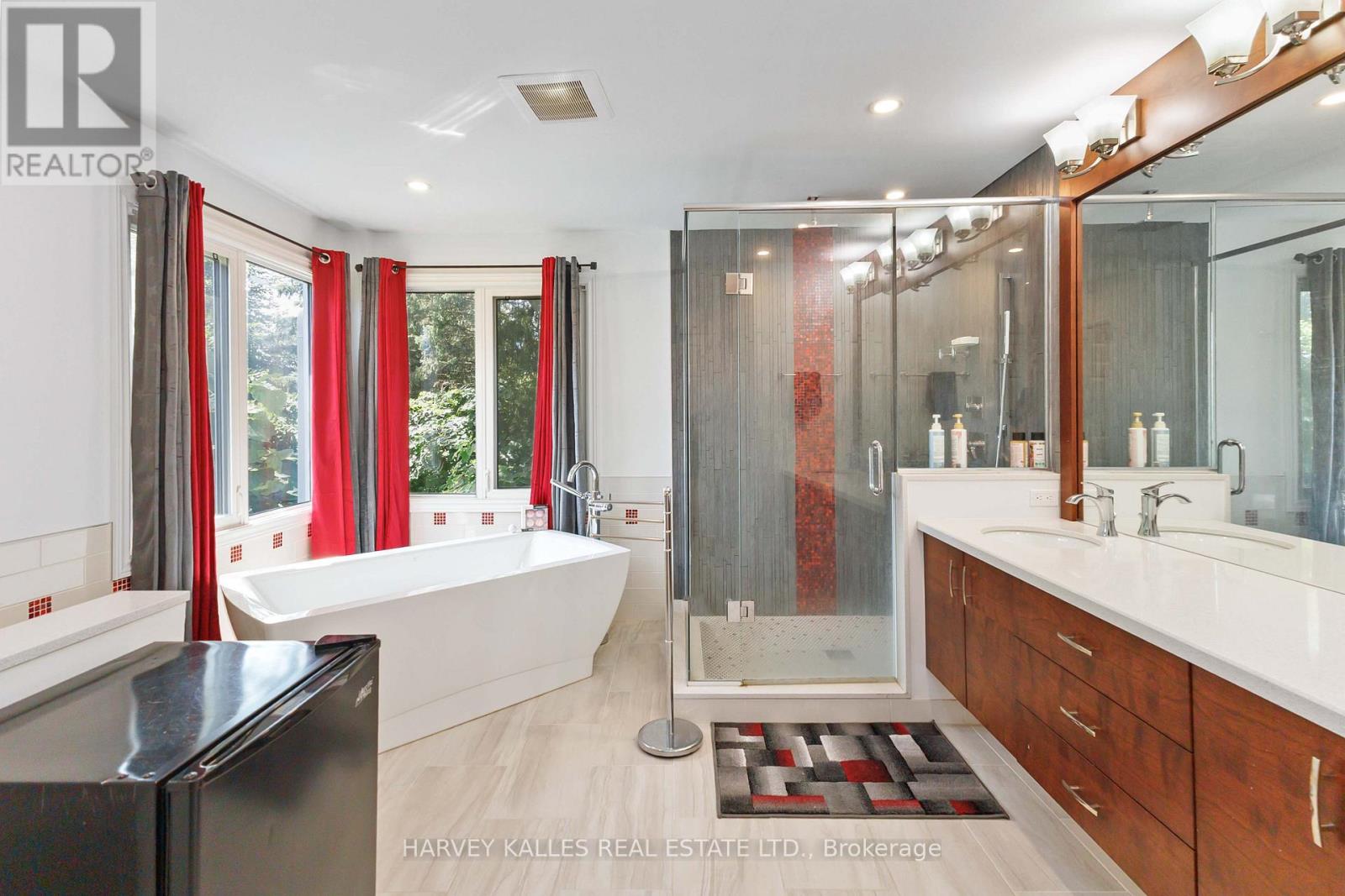 223 SUNNYSIDE DRIVE