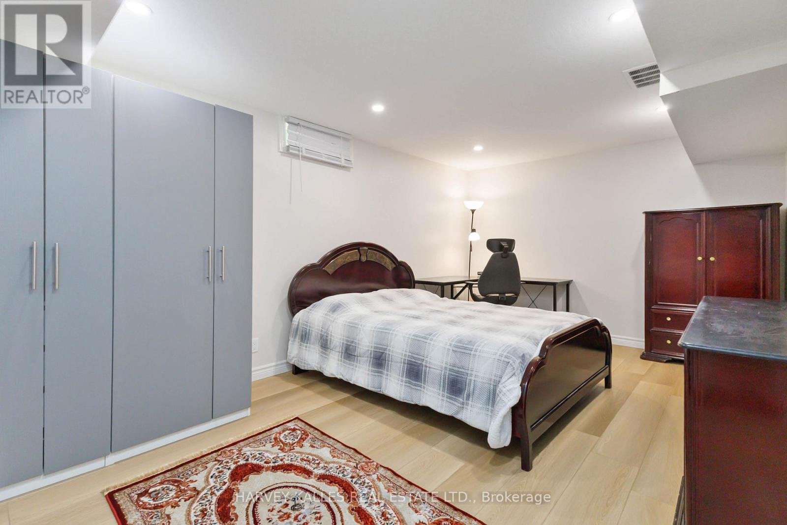 223 SUNNYSIDE DRIVE