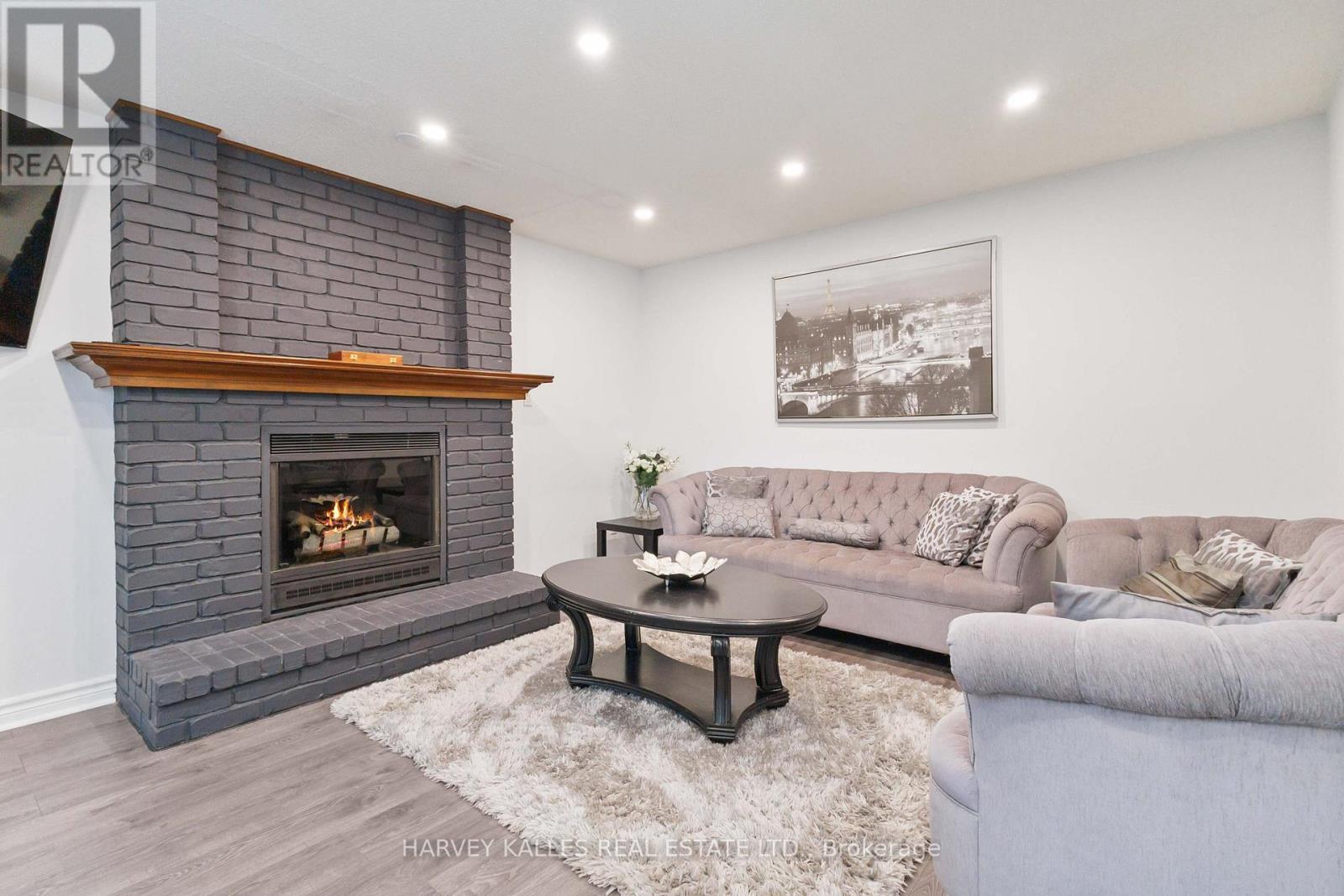 223 SUNNYSIDE DRIVE