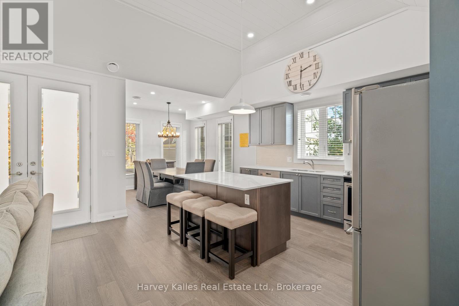 15 - 2054 PENINSULA ROAD