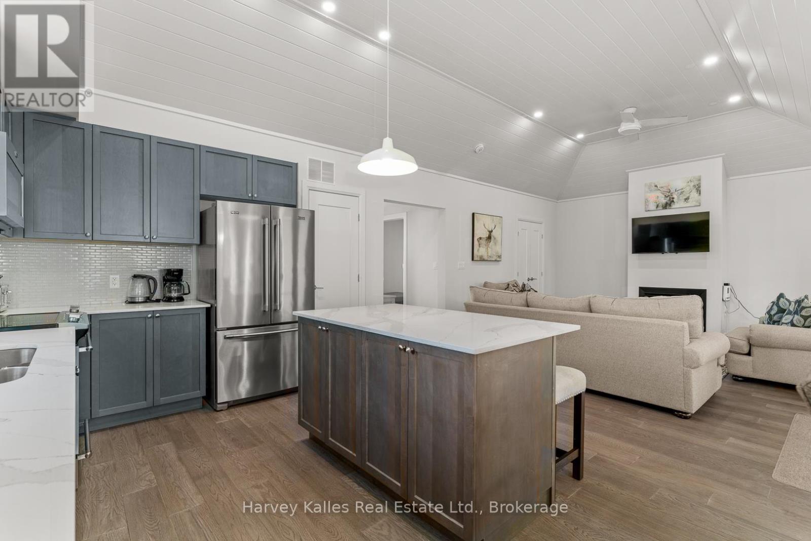 15 - 2054 PENINSULA ROAD