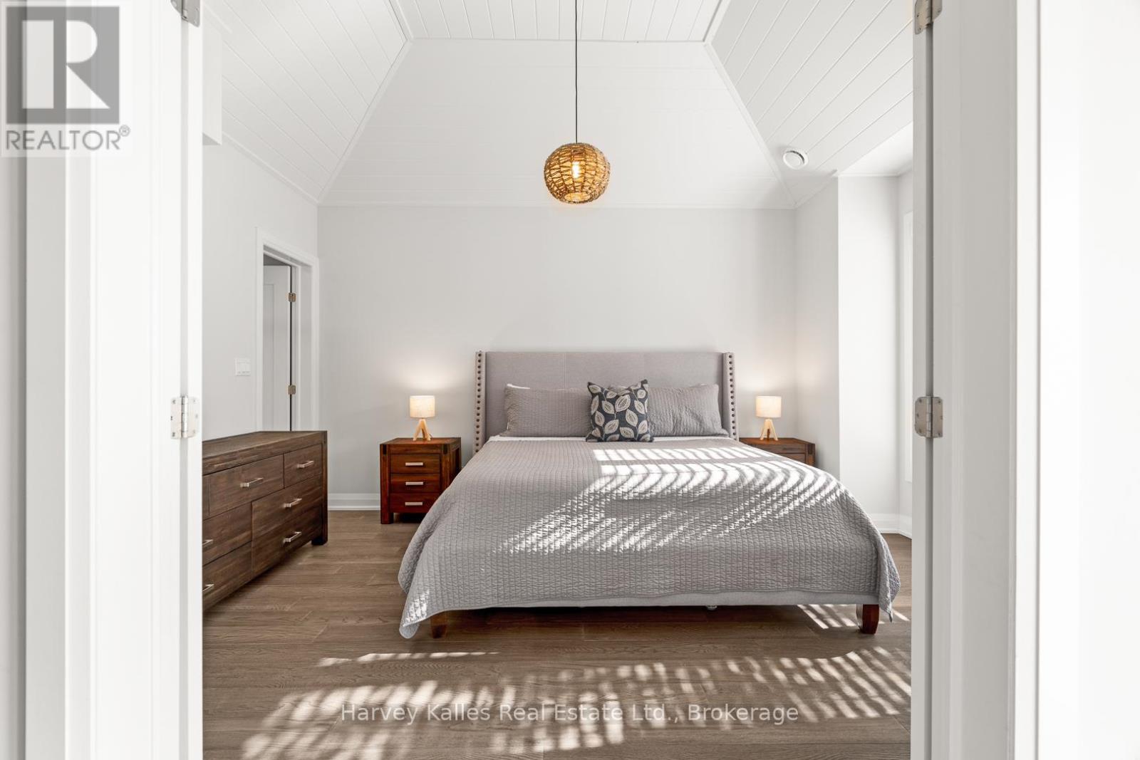 15 - 2054 PENINSULA ROAD