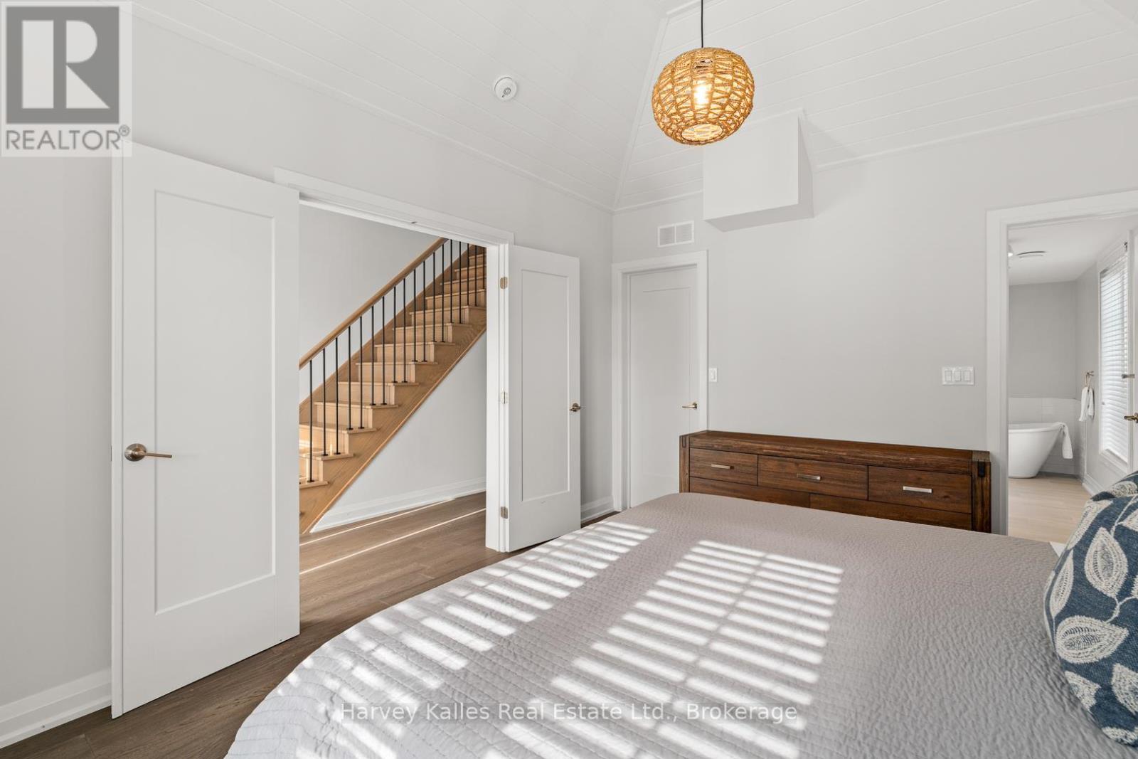 15 - 2054 PENINSULA ROAD