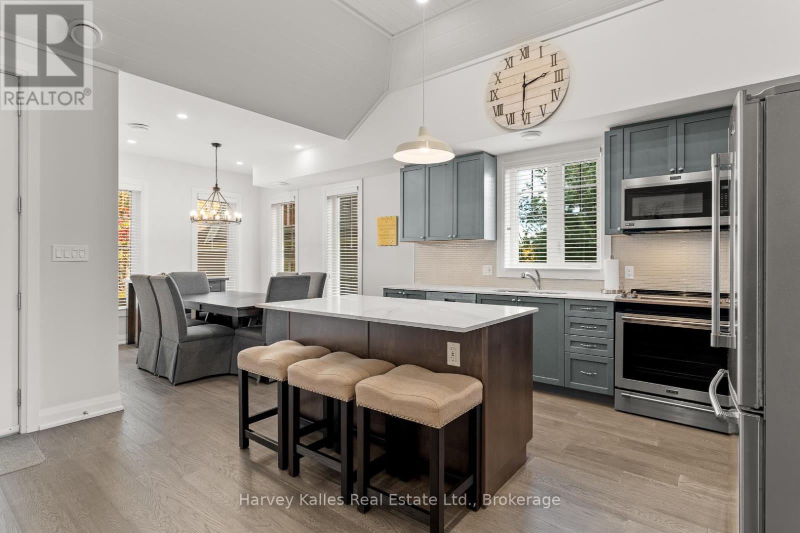 15 - 2054 PENINSULA ROAD