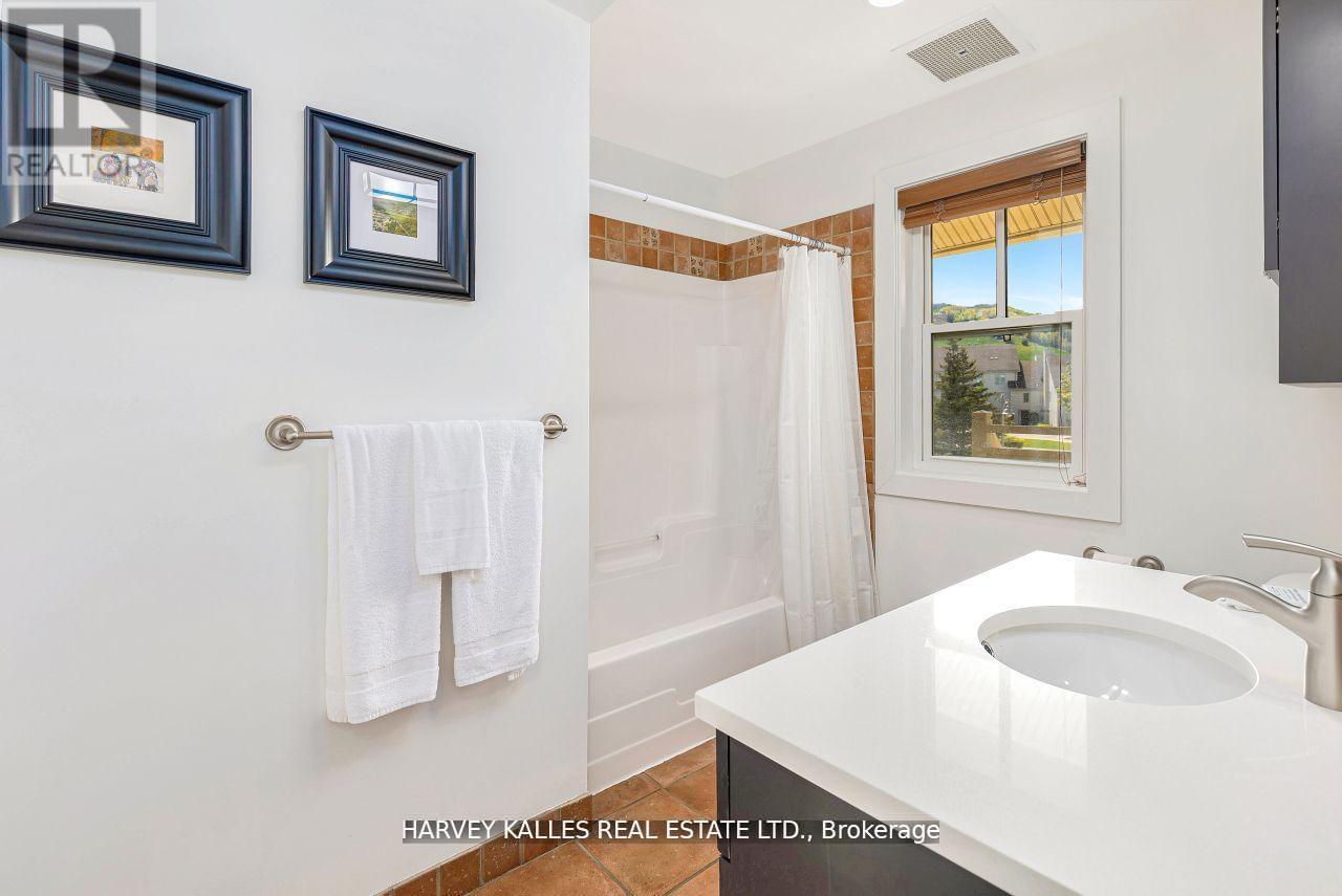 211 - 115 FAIRWAY COURT