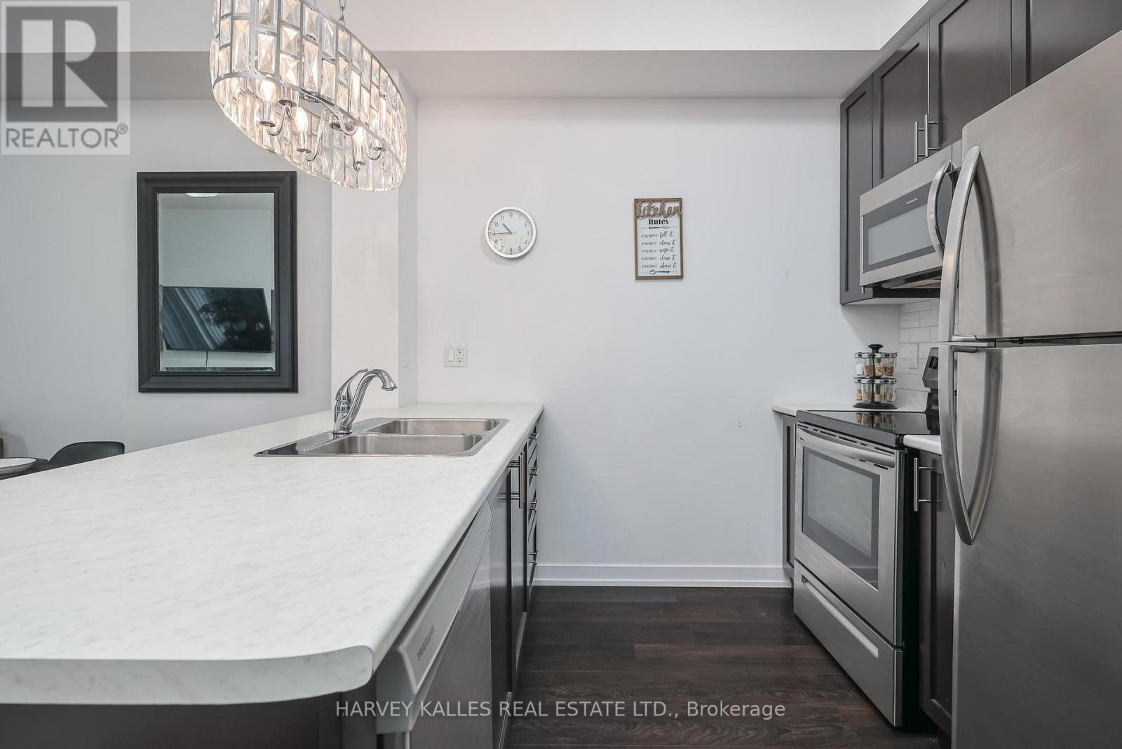 122 - 101 SHOREVIEW PLACE