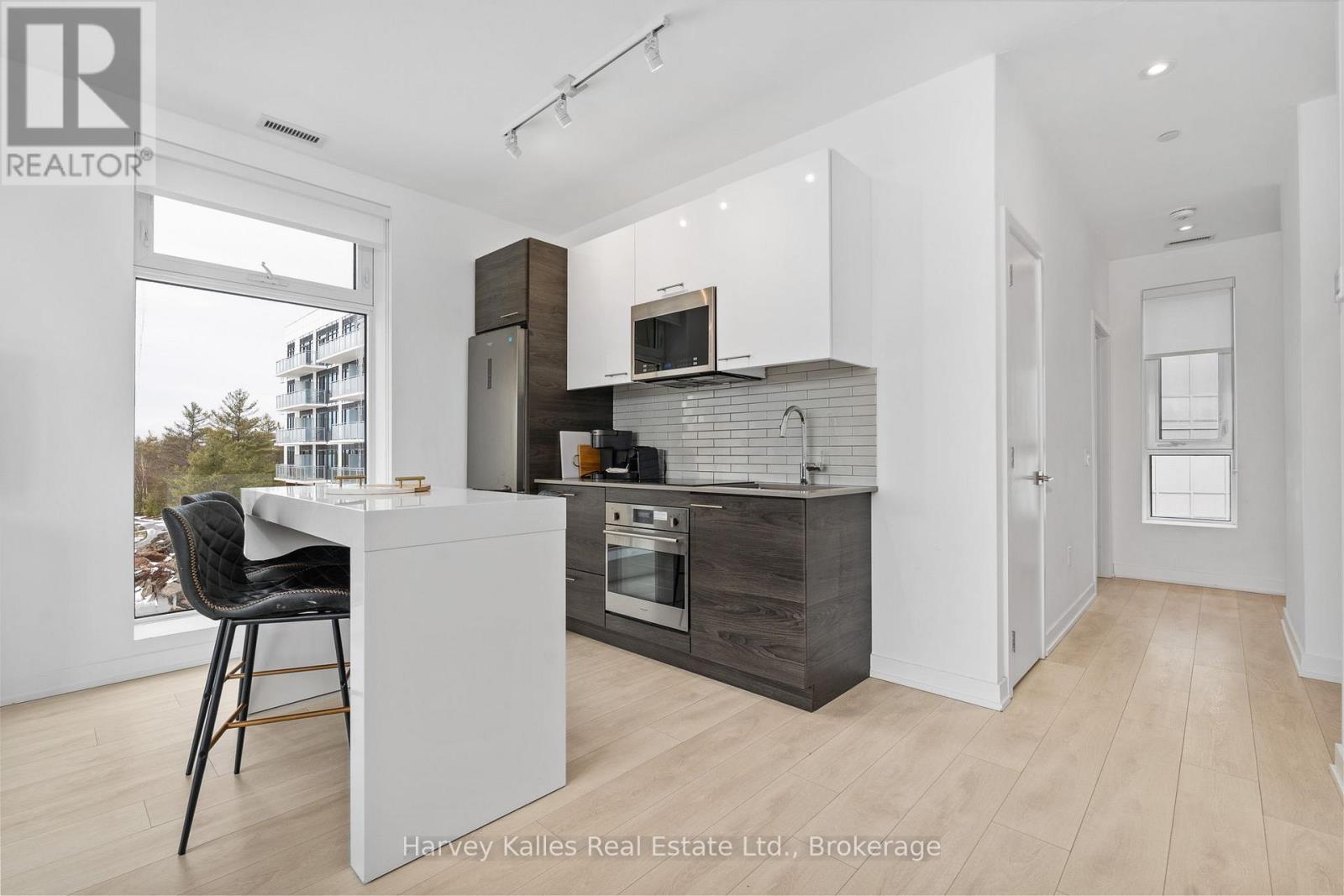 401 - 120 CARRICK TRAIL