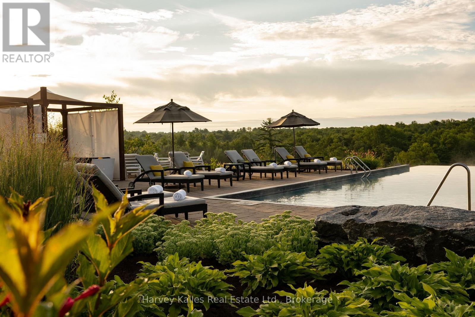 401 - 120 CARRICK TRAIL