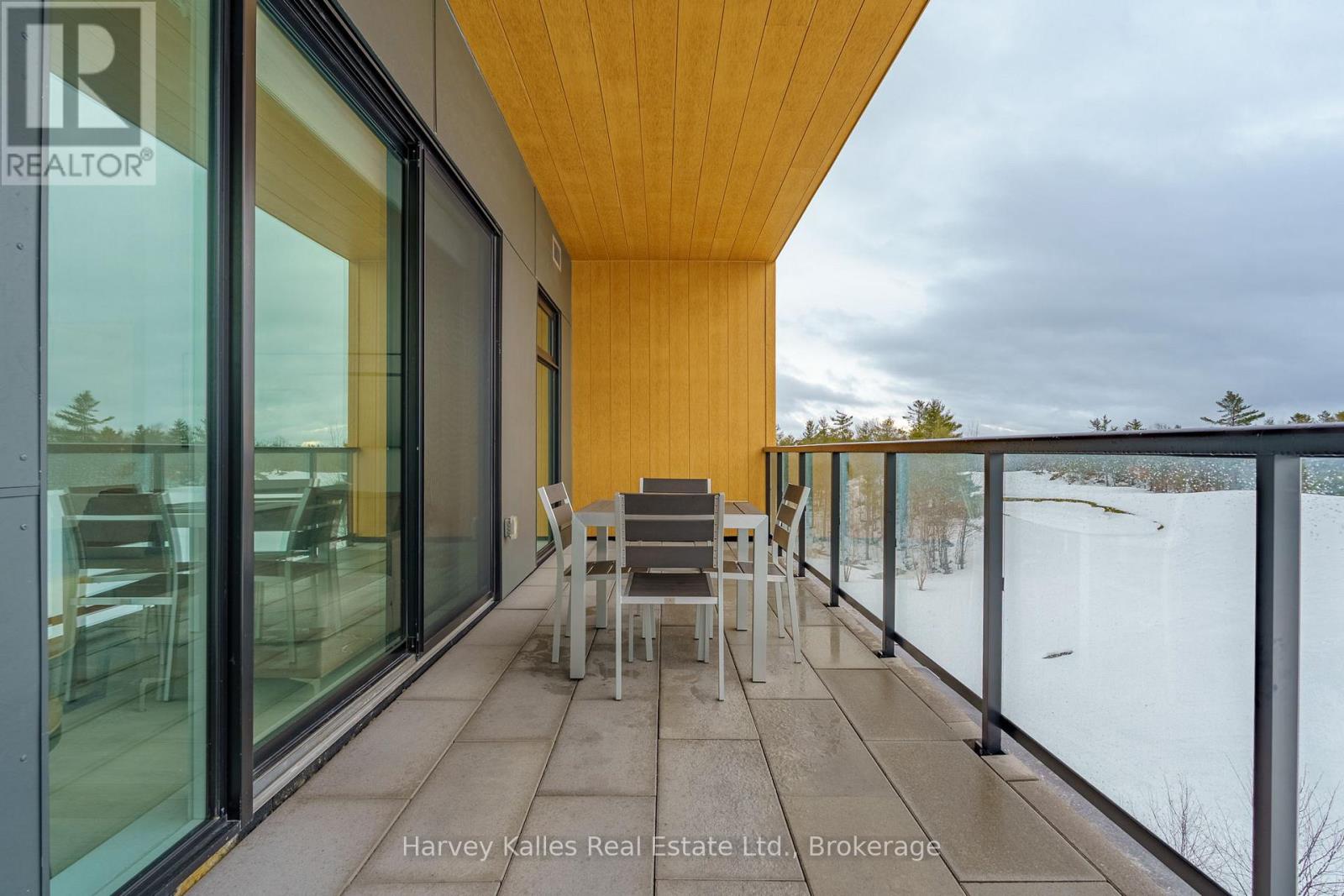 401 - 120 CARRICK TRAIL