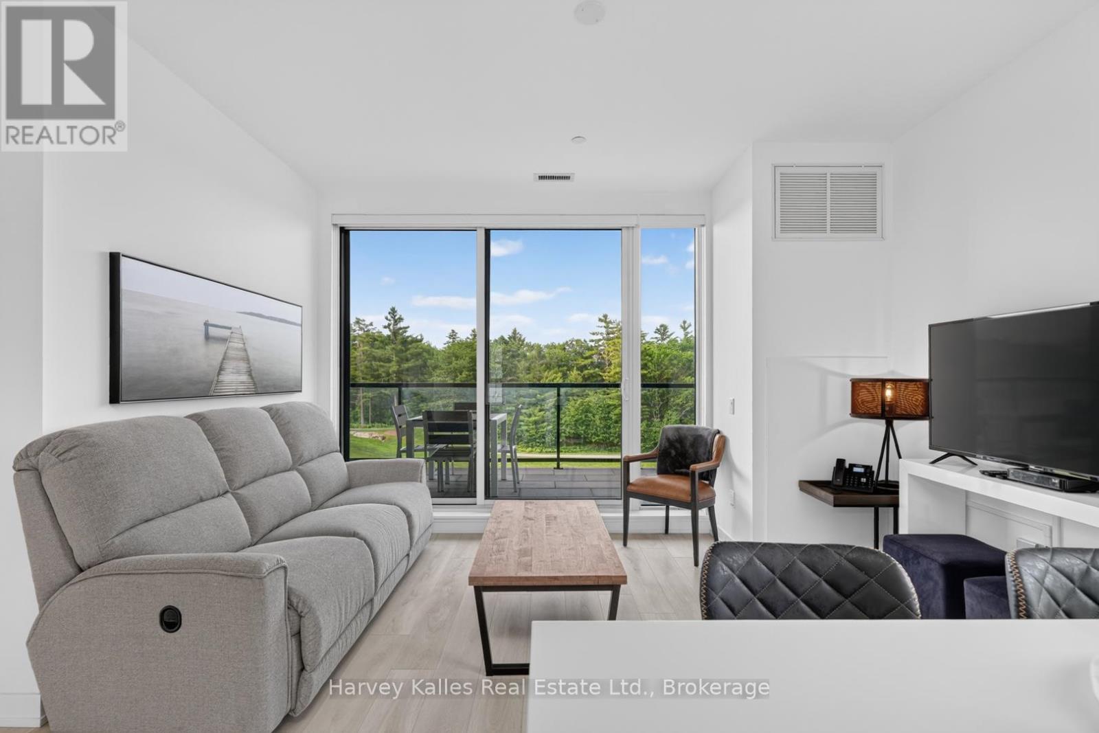 401 - 120 CARRICK TRAIL