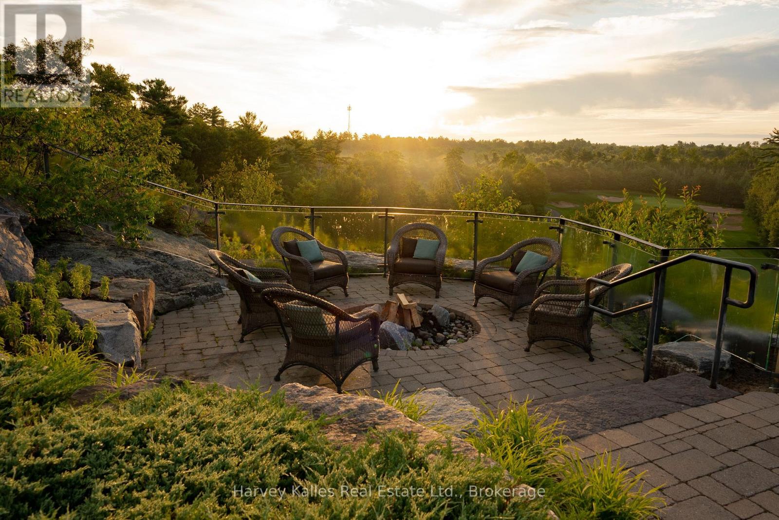 401 - 120 CARRICK TRAIL