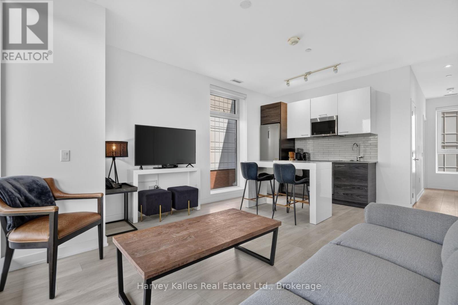 401 - 120 CARRICK TRAIL