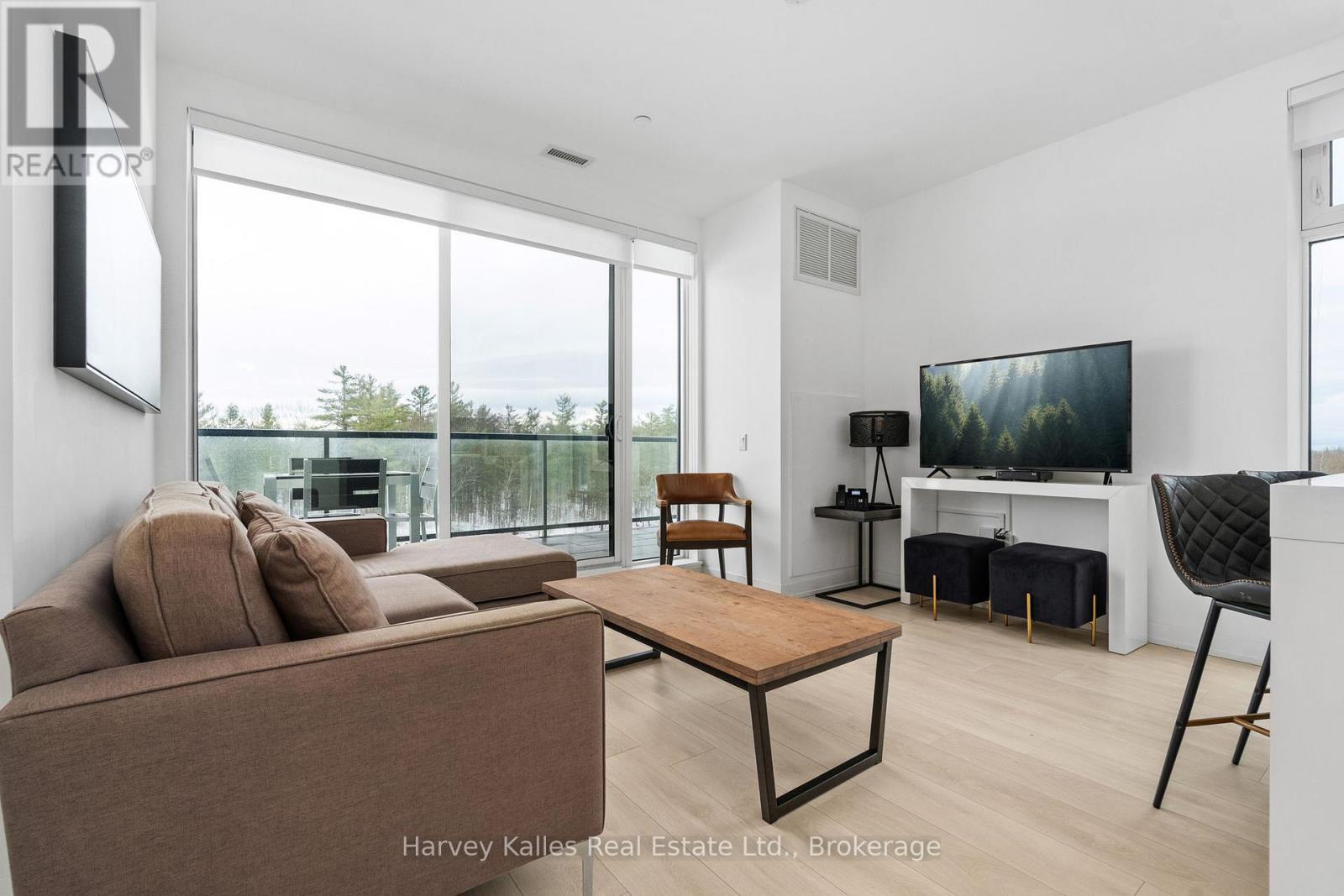 401 - 120 CARRICK TRAIL