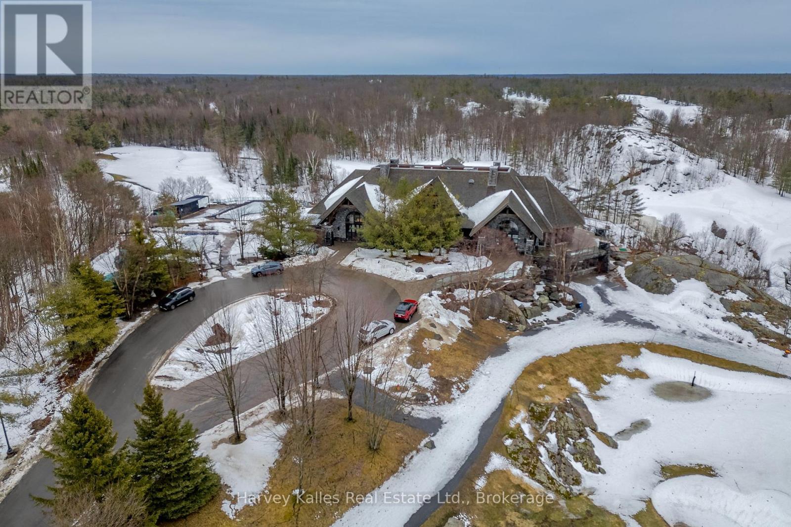 401 - 120 CARRICK TRAIL