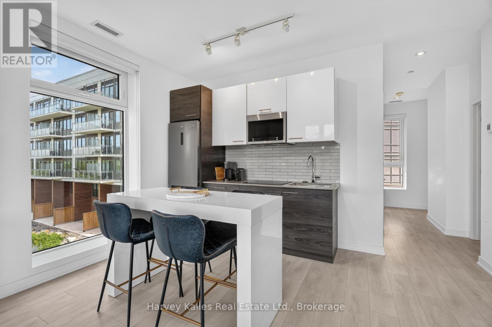 401 - 120 CARRICK TRAIL