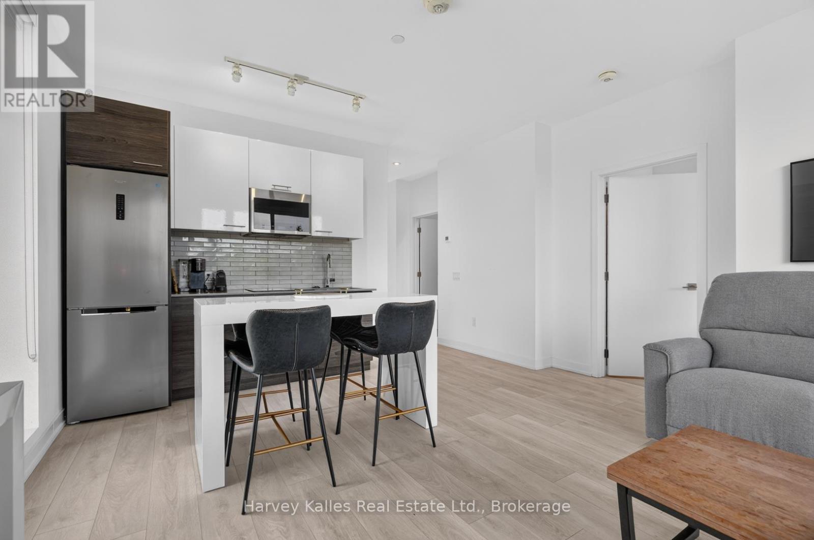 401 - 120 CARRICK TRAIL