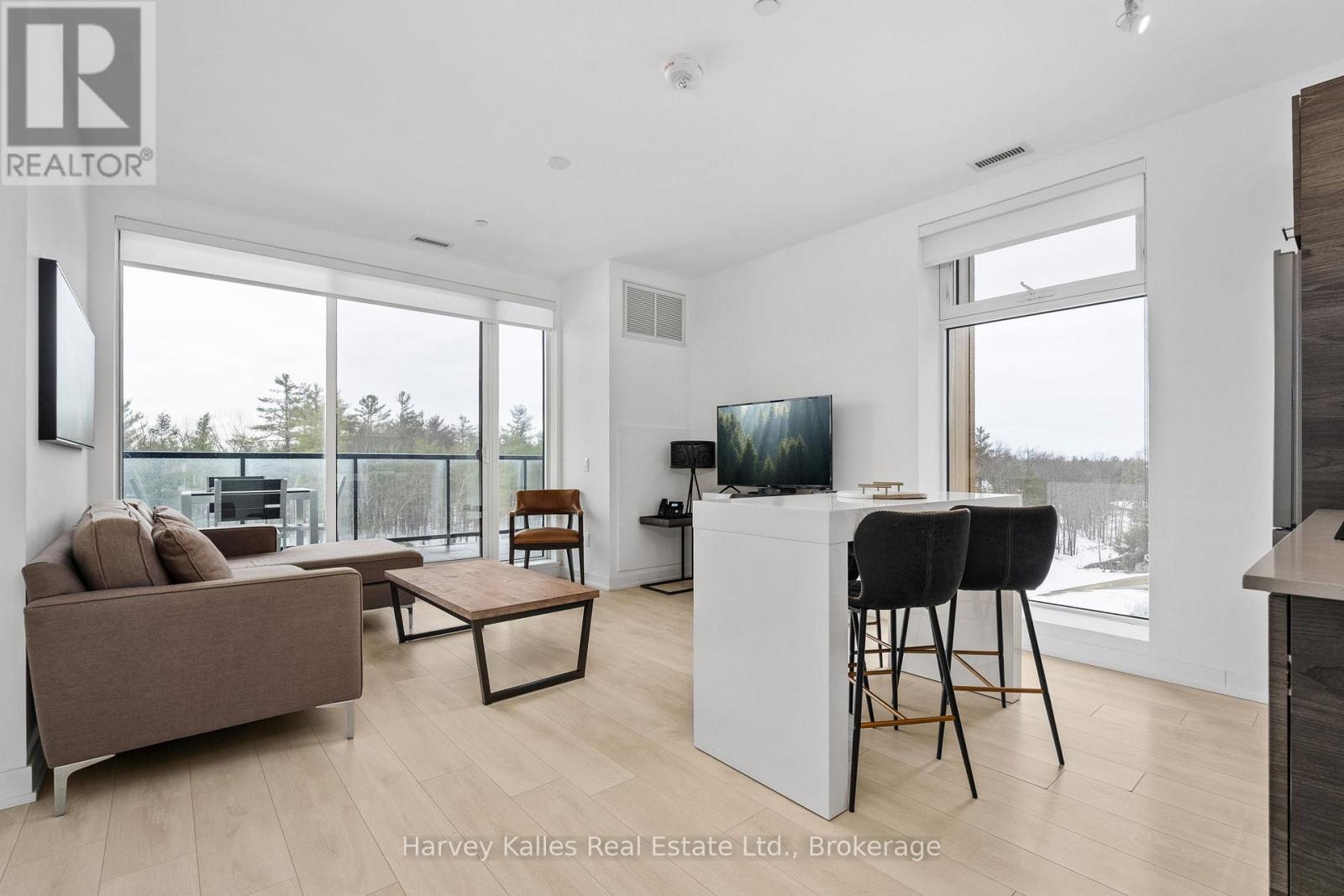 401 - 120 CARRICK TRAIL