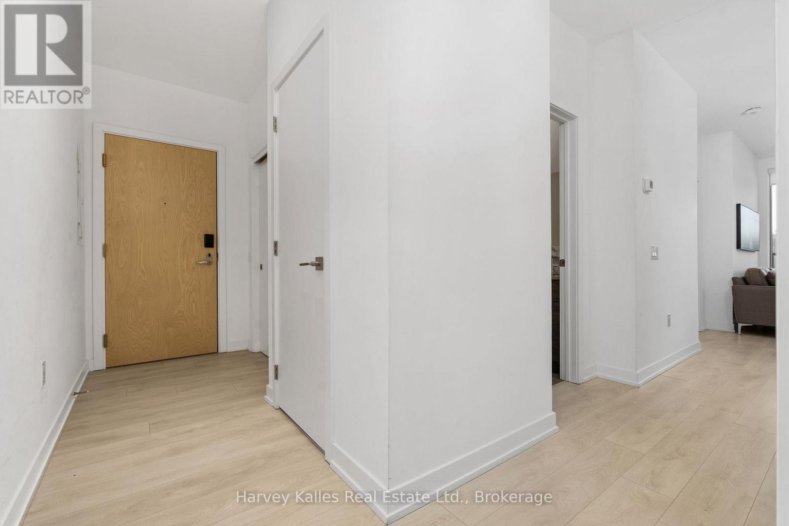 401 - 120 CARRICK TRAIL