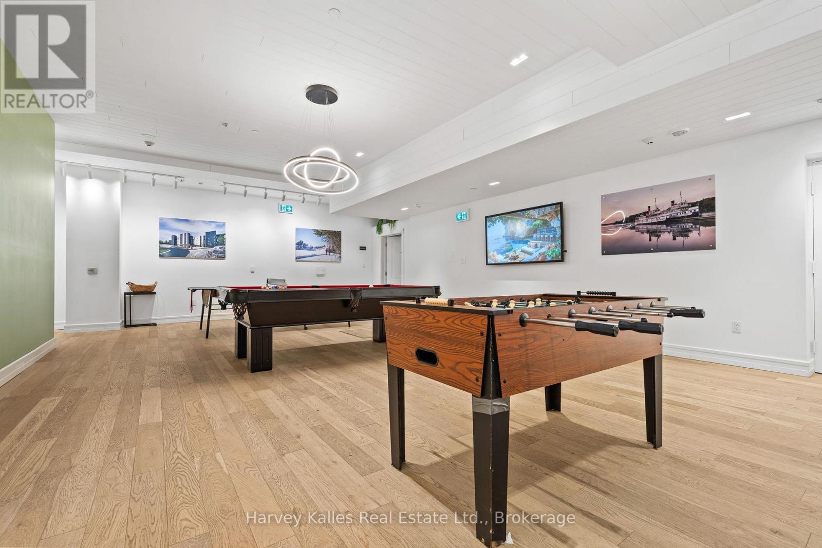 401 - 120 CARRICK TRAIL