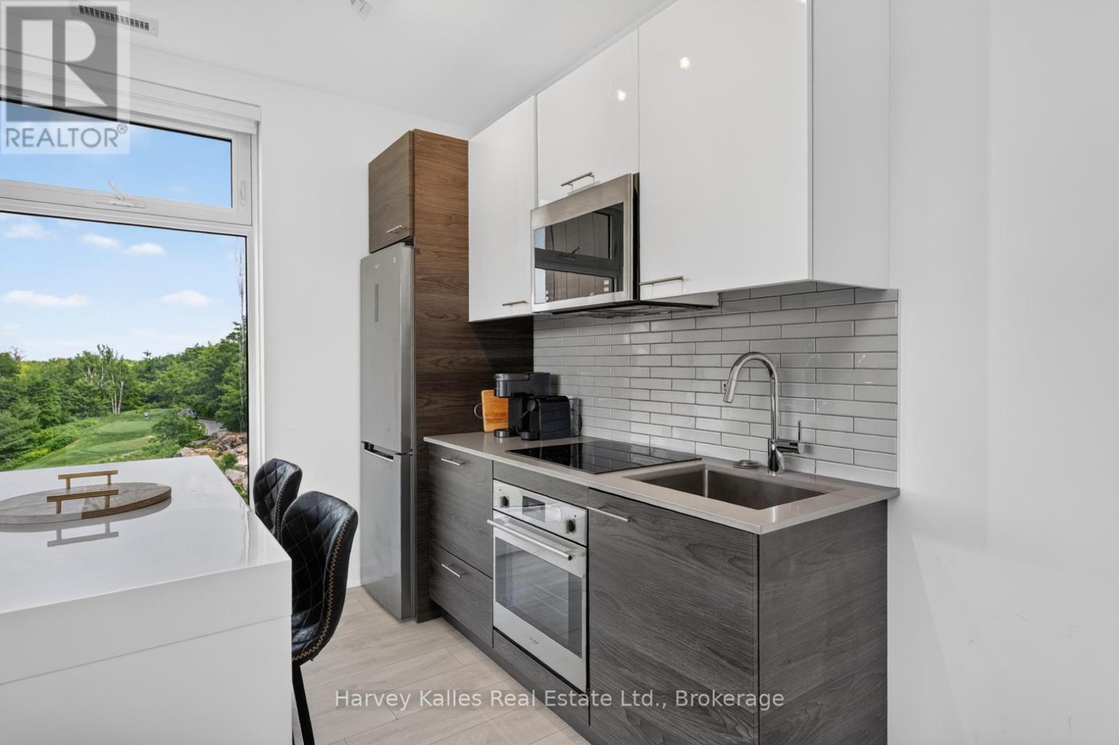 401 - 120 CARRICK TRAIL