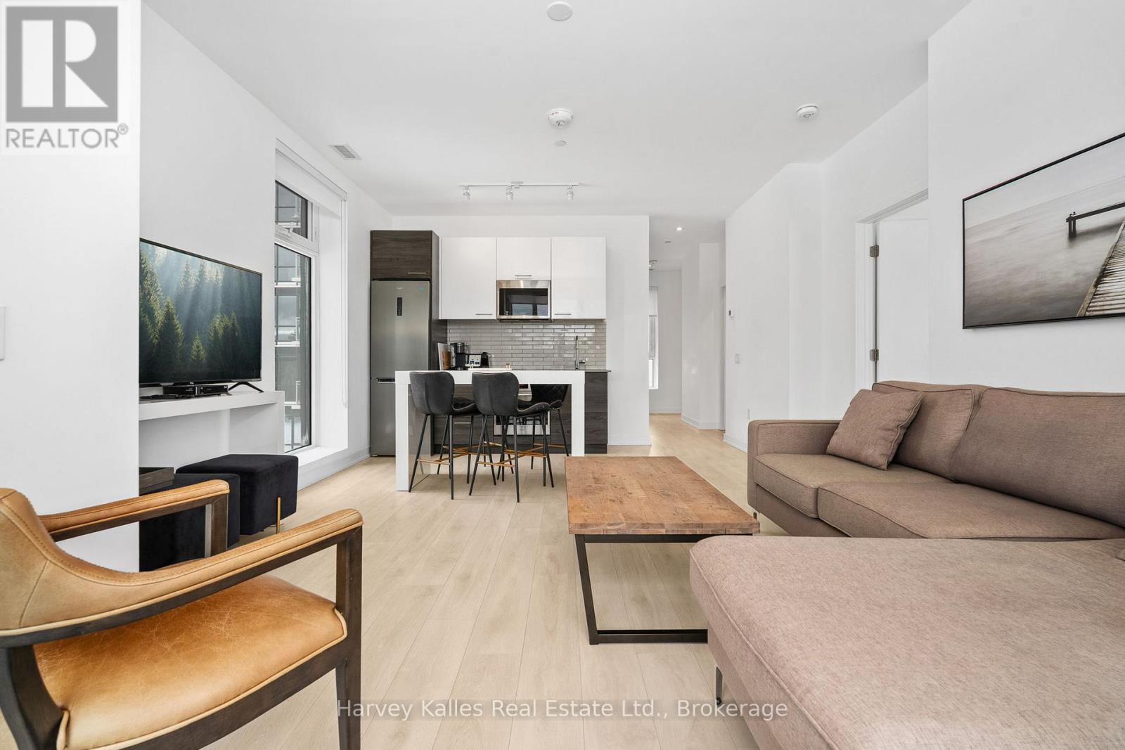 401 - 120 CARRICK TRAIL