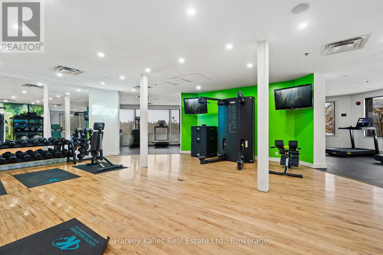 401 - 120 CARRICK TRAIL