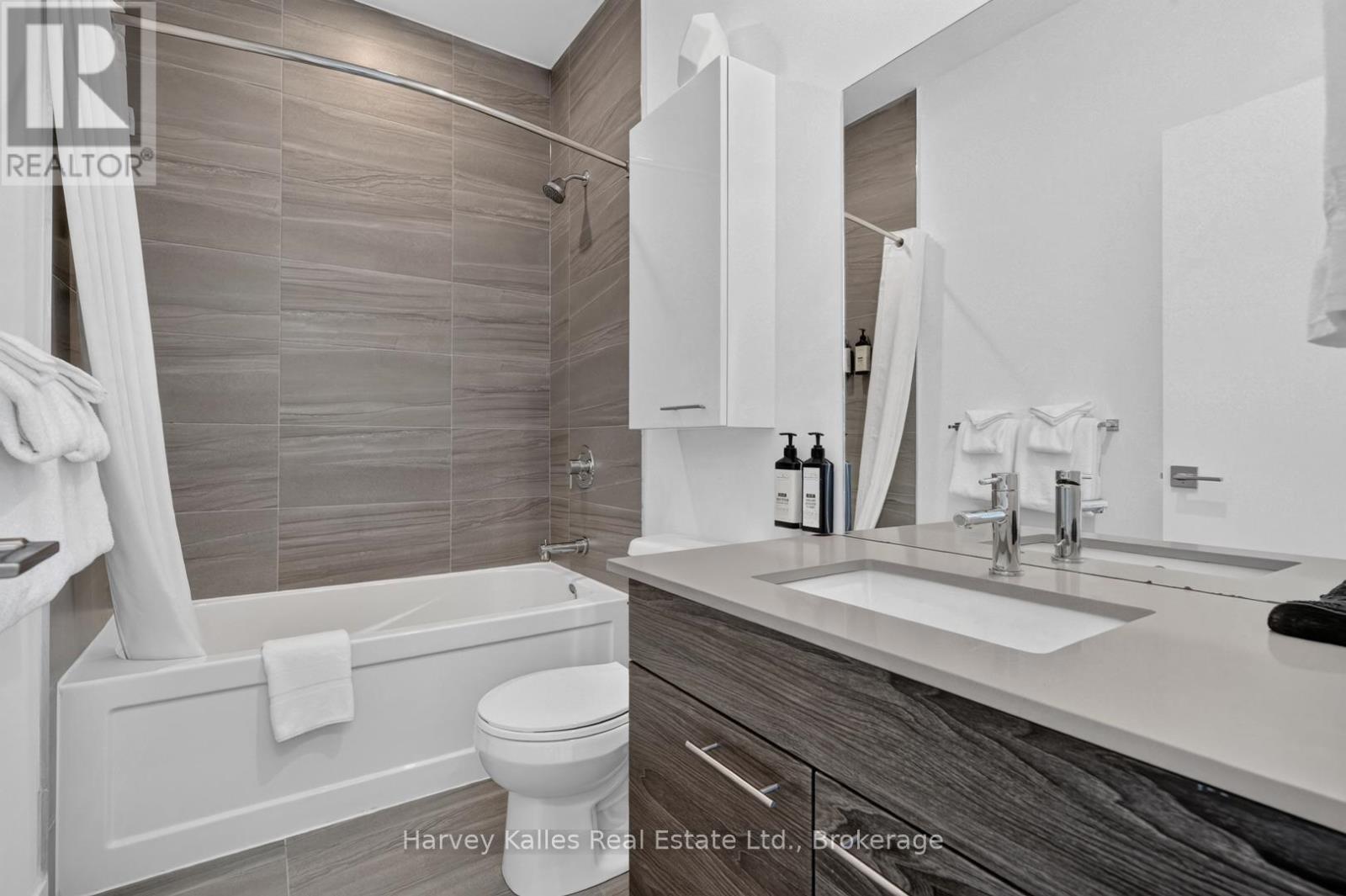 401 - 120 CARRICK TRAIL