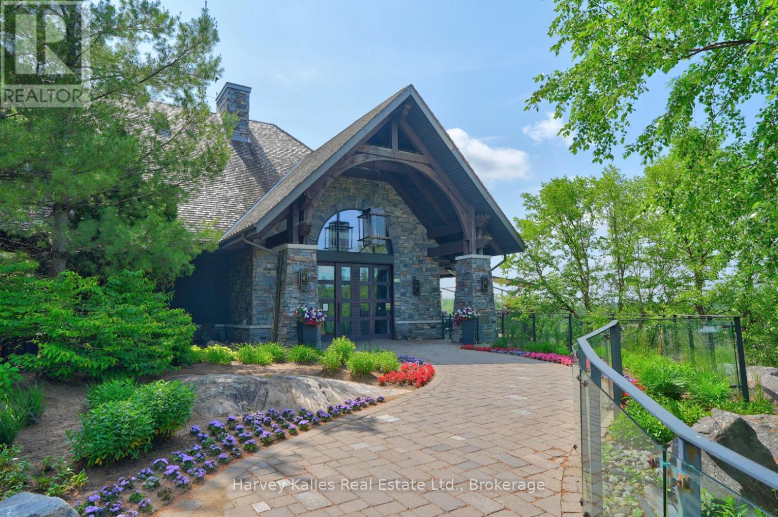 401 - 120 CARRICK TRAIL