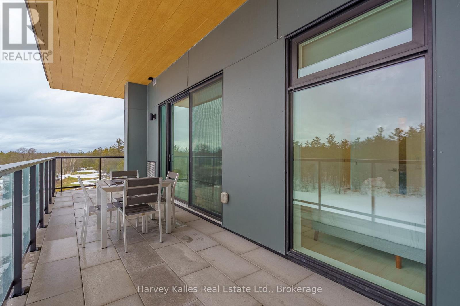 401 - 120 CARRICK TRAIL