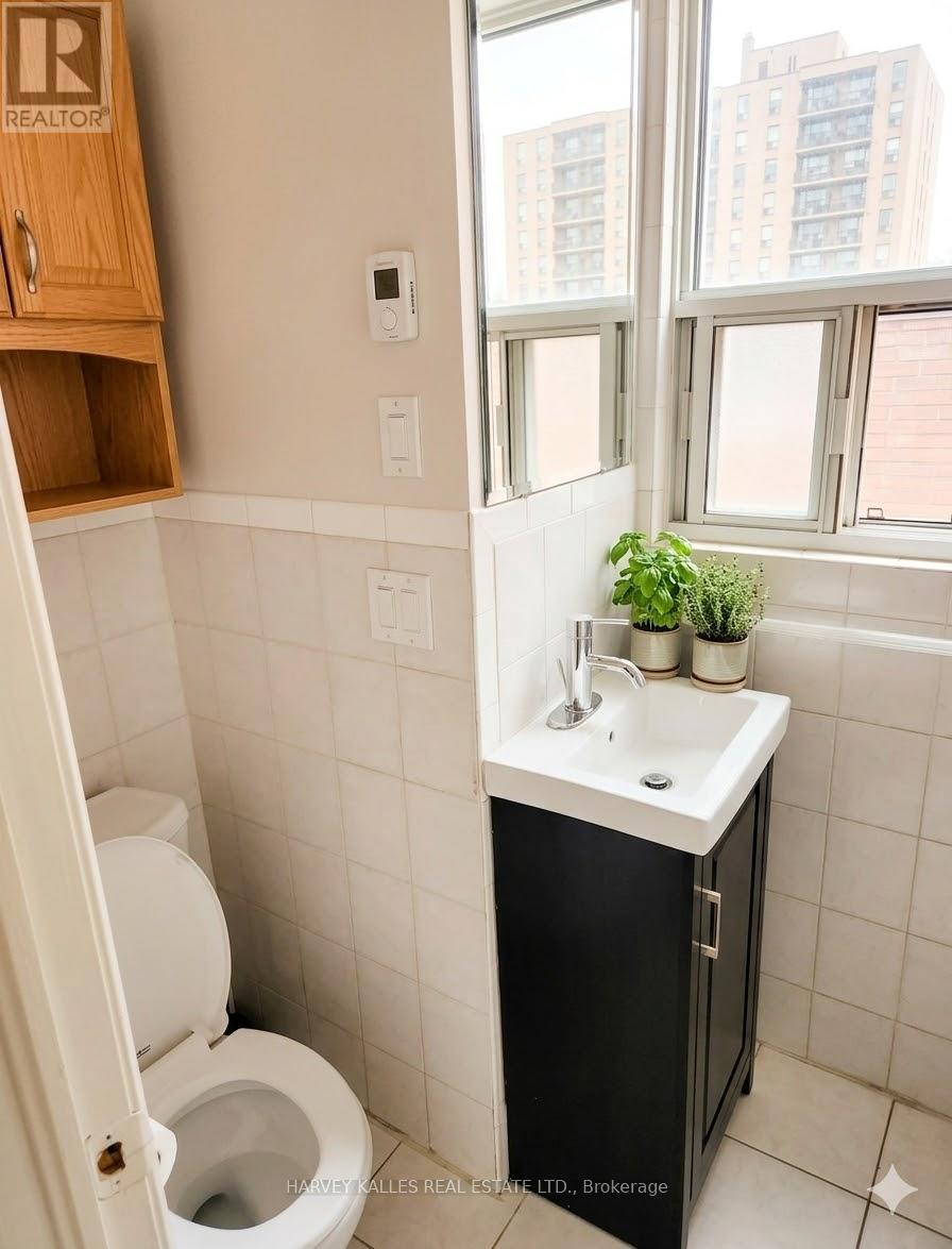 4 - 101 CONNAUGHT AVENUE S