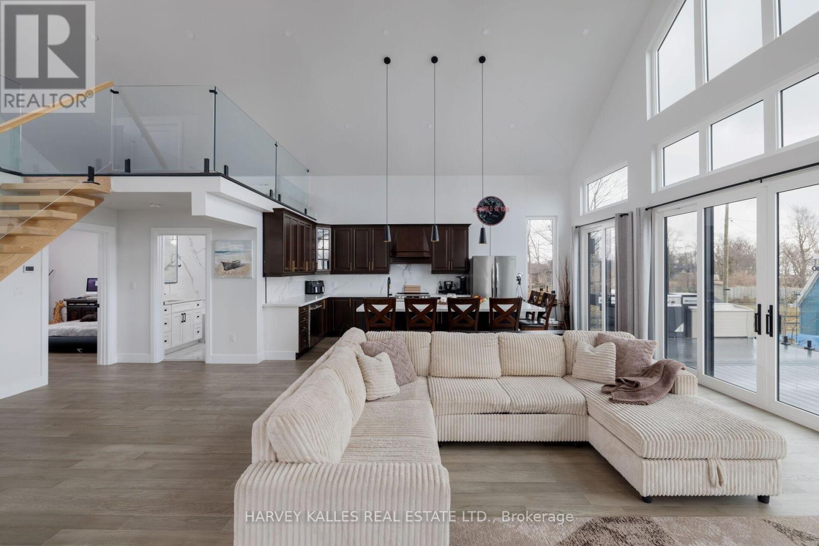 3184 LAKESHORE ROAD
