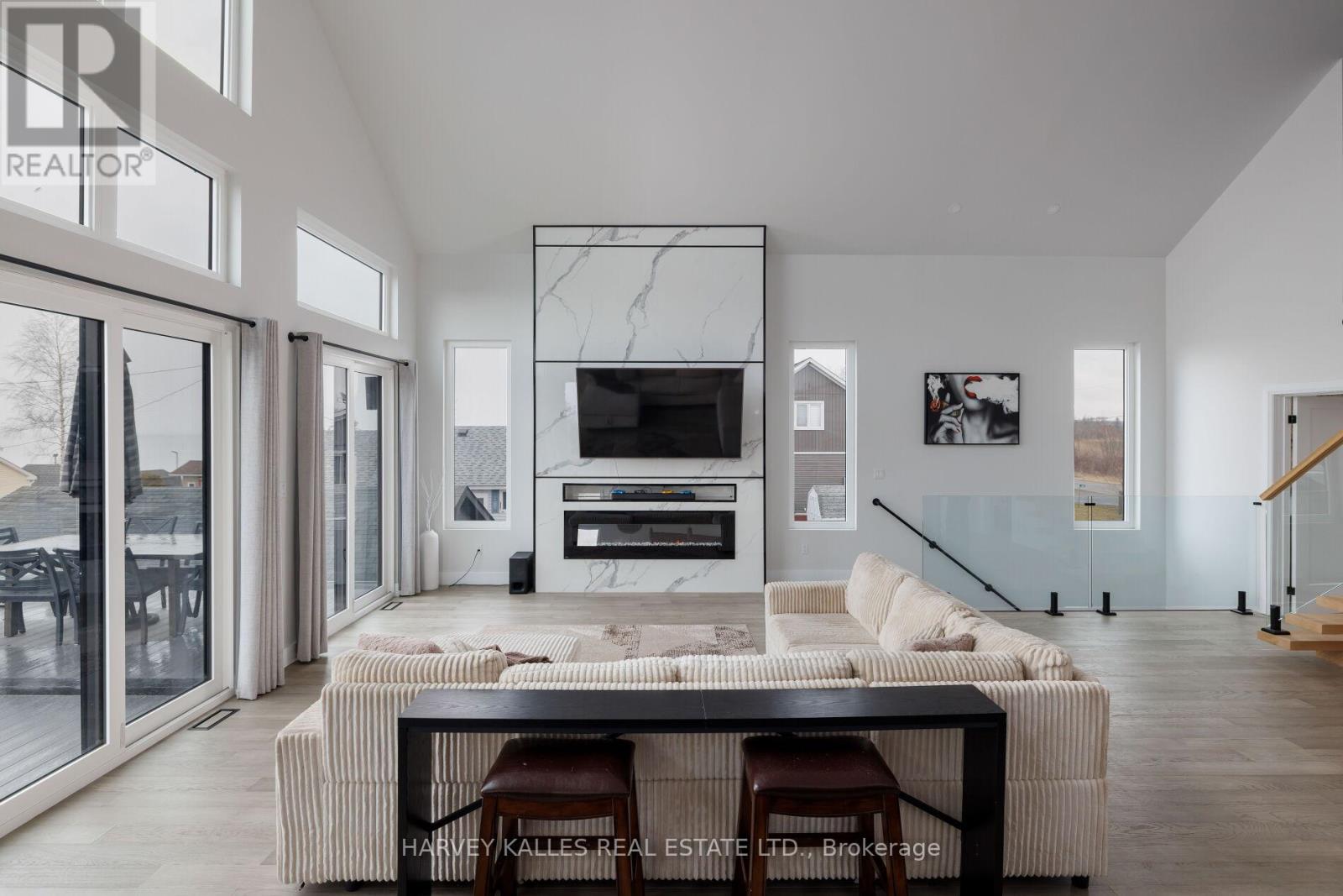 3184 LAKESHORE ROAD
