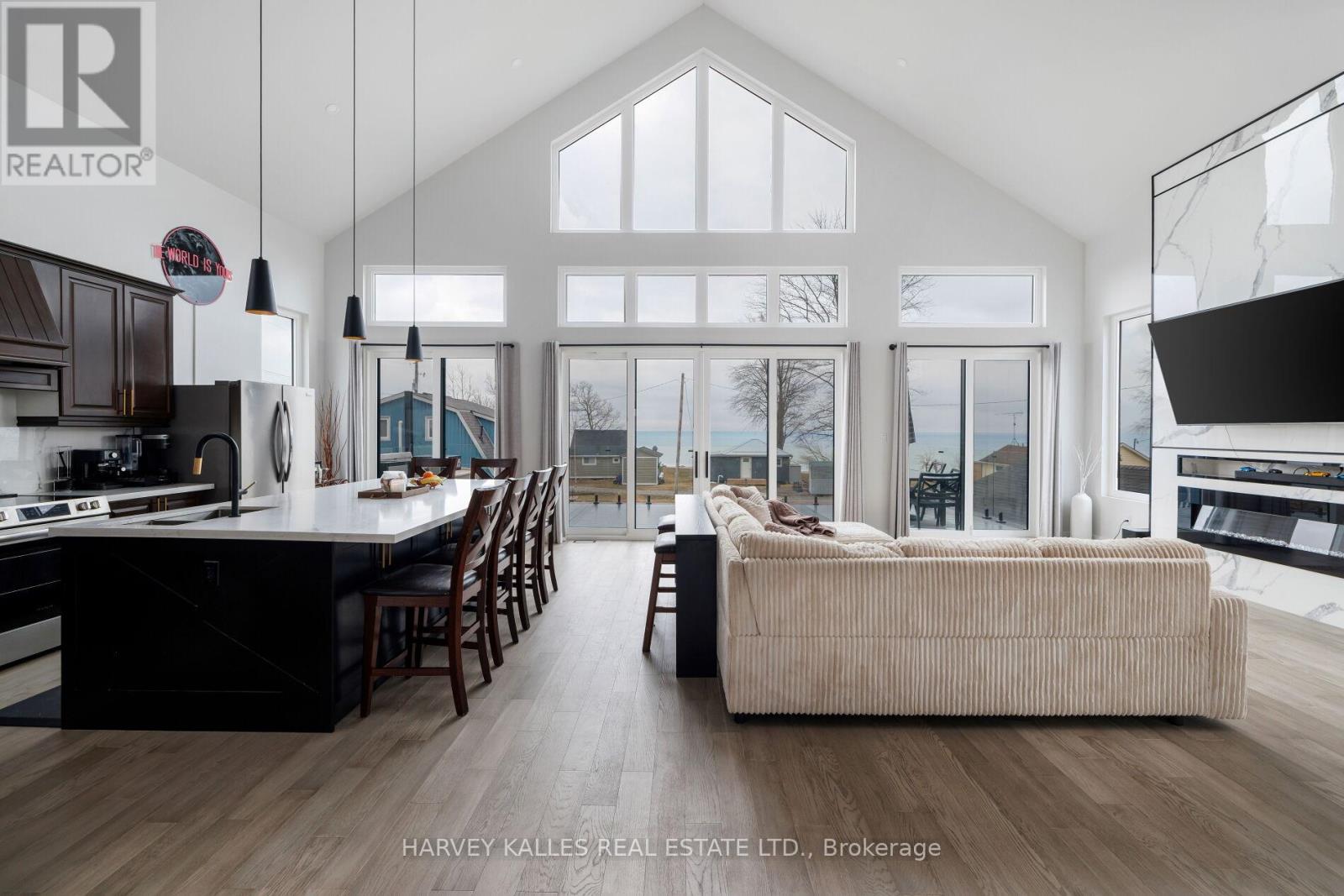 3184 LAKESHORE ROAD