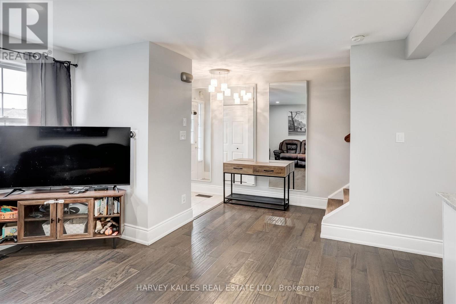 112 WEXFORD AVENUE N