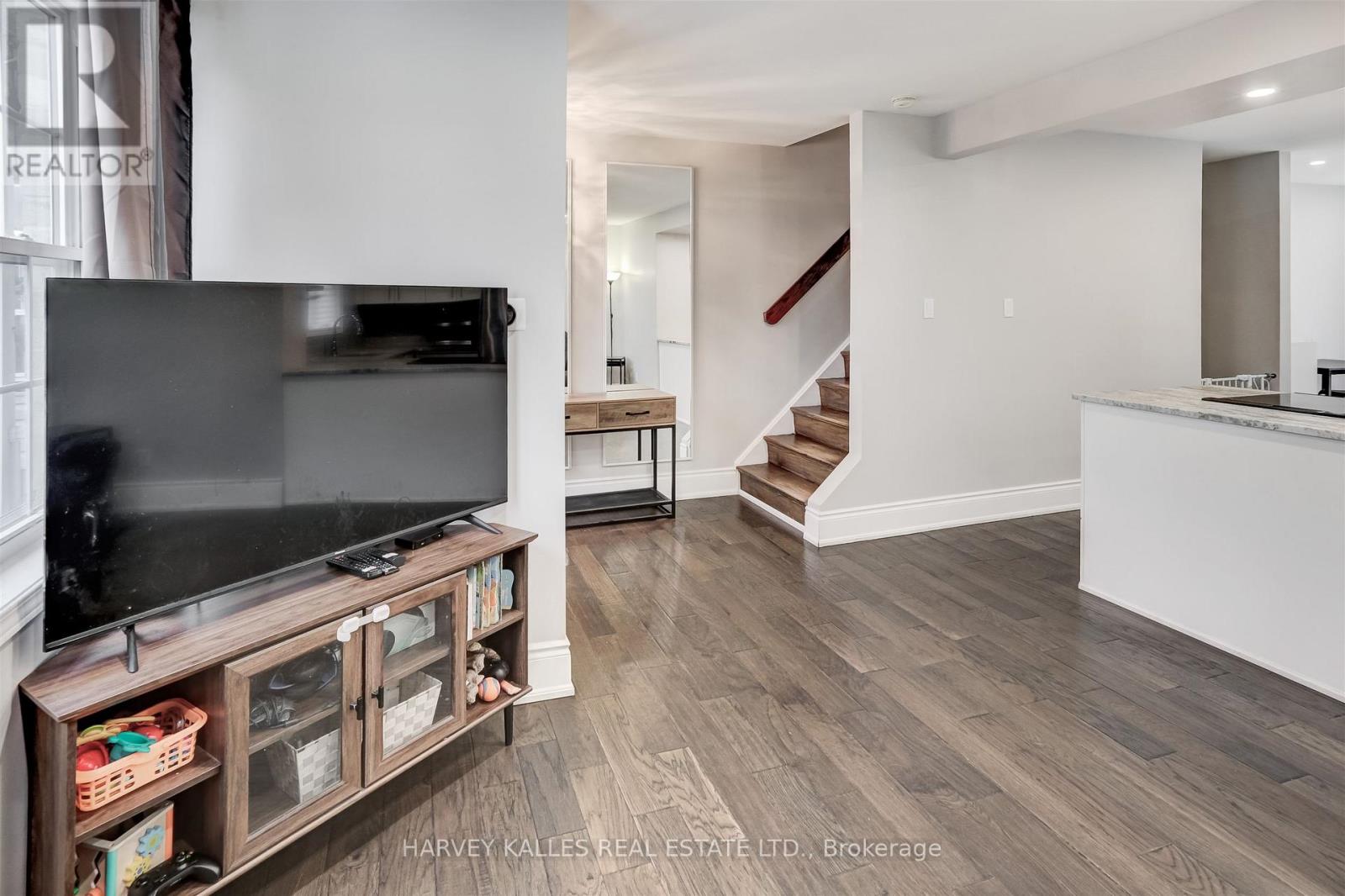 112 WEXFORD AVENUE N