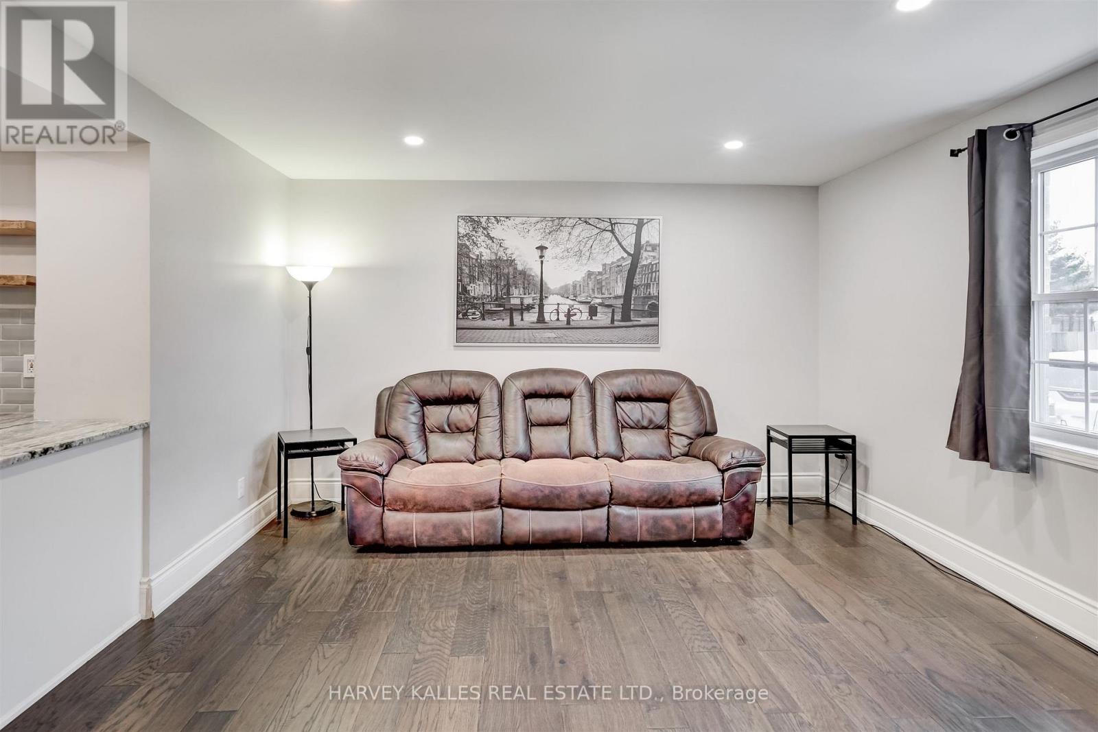 112 WEXFORD AVENUE N