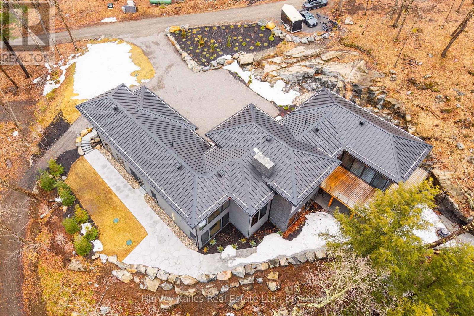 2 - 1013 HALL'S ROAD