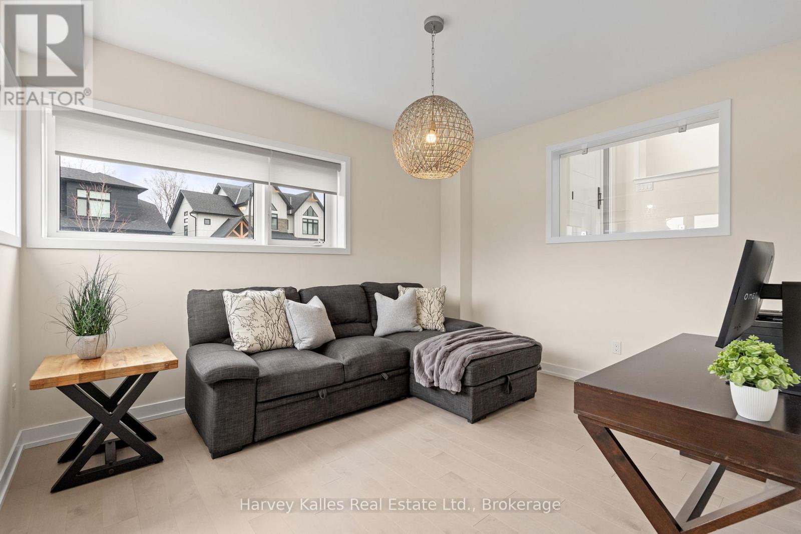 157 SPRINGSIDE CRESCENT