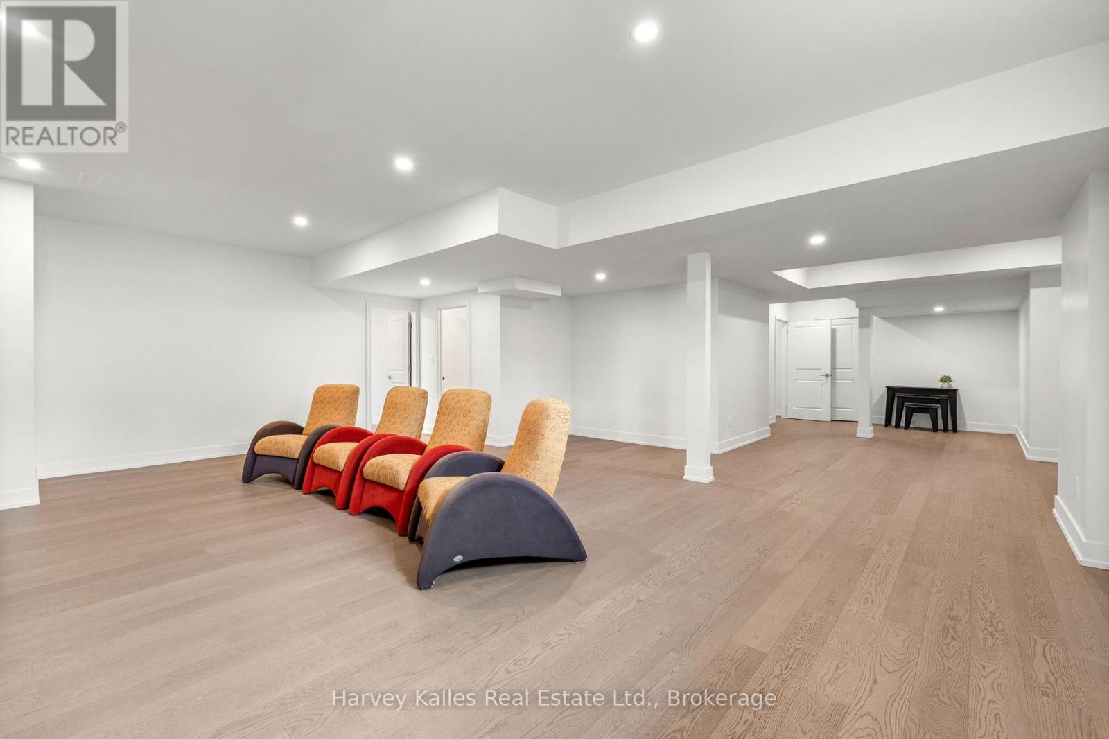157 SPRINGSIDE CRESCENT