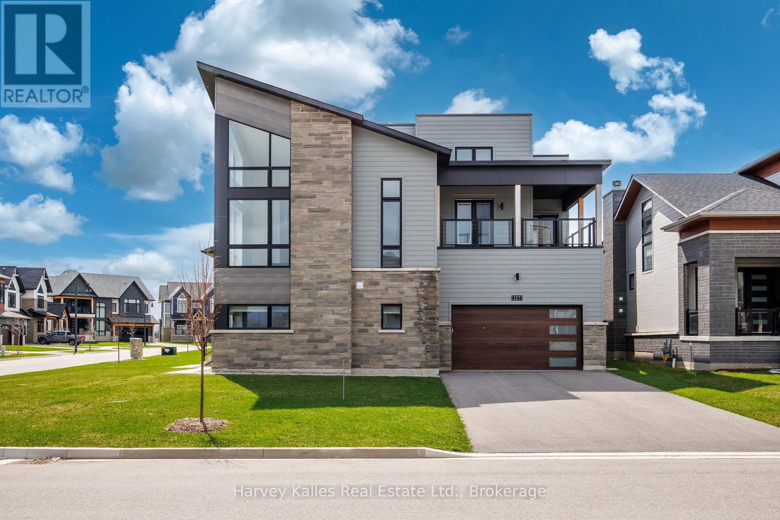 157 SPRINGSIDE CRESCENT