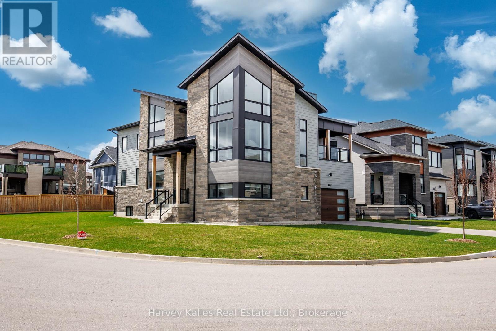 157 SPRINGSIDE CRESCENT