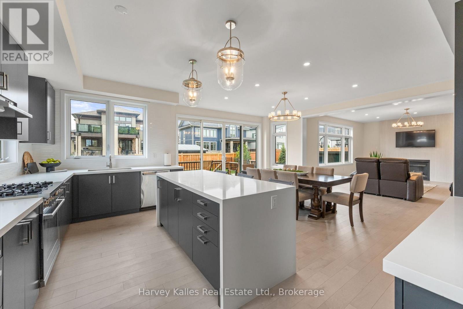 157 SPRINGSIDE CRESCENT