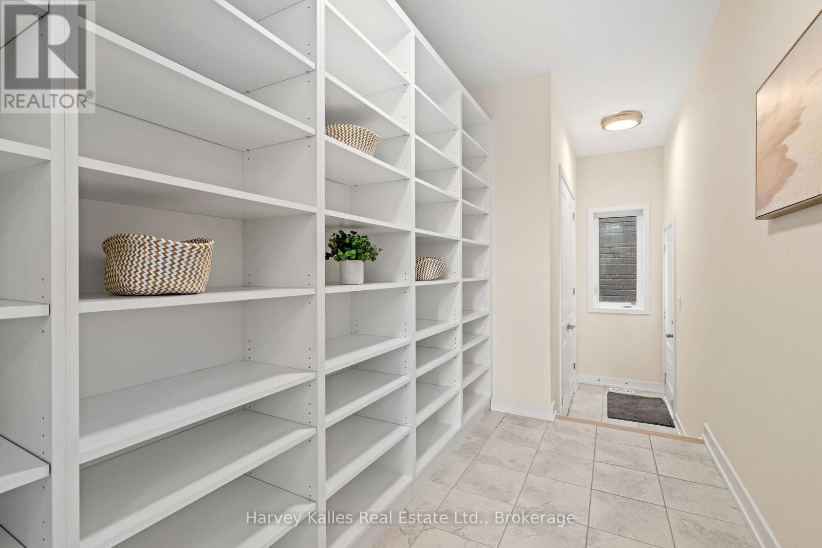 157 SPRINGSIDE CRESCENT