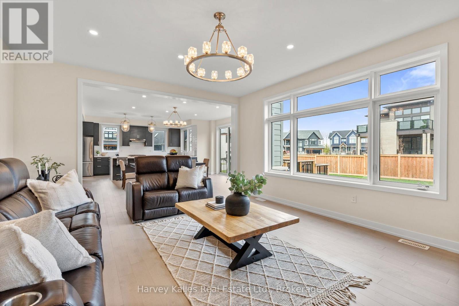 157 SPRINGSIDE CRESCENT